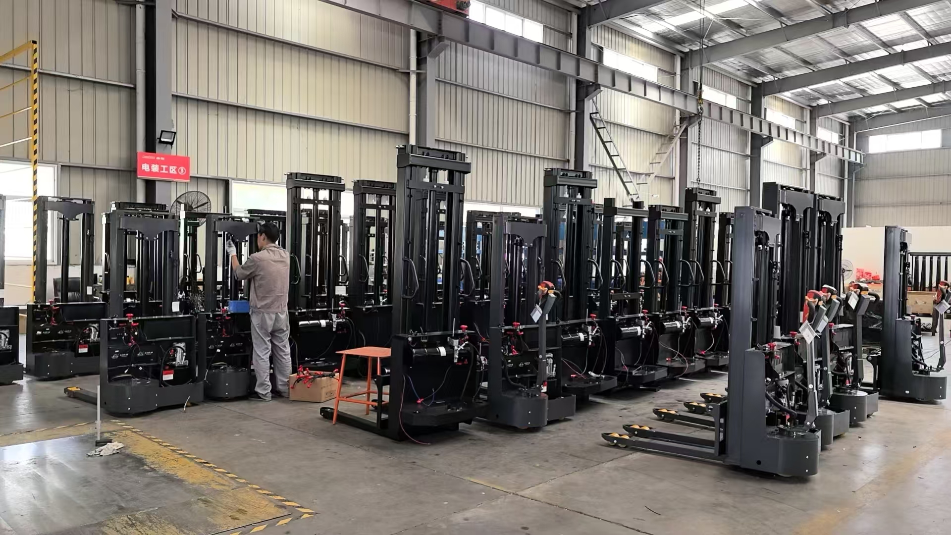 Pallet Forklift Manufacturer.jpg