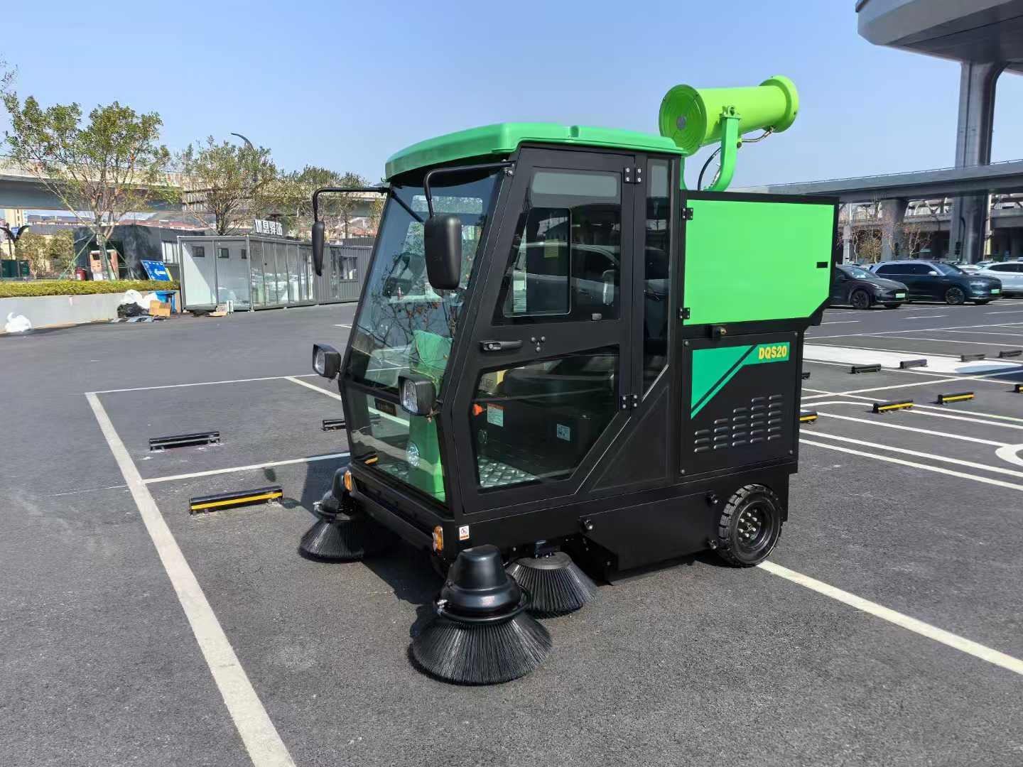 DQS20 户外用雾炮扫地车